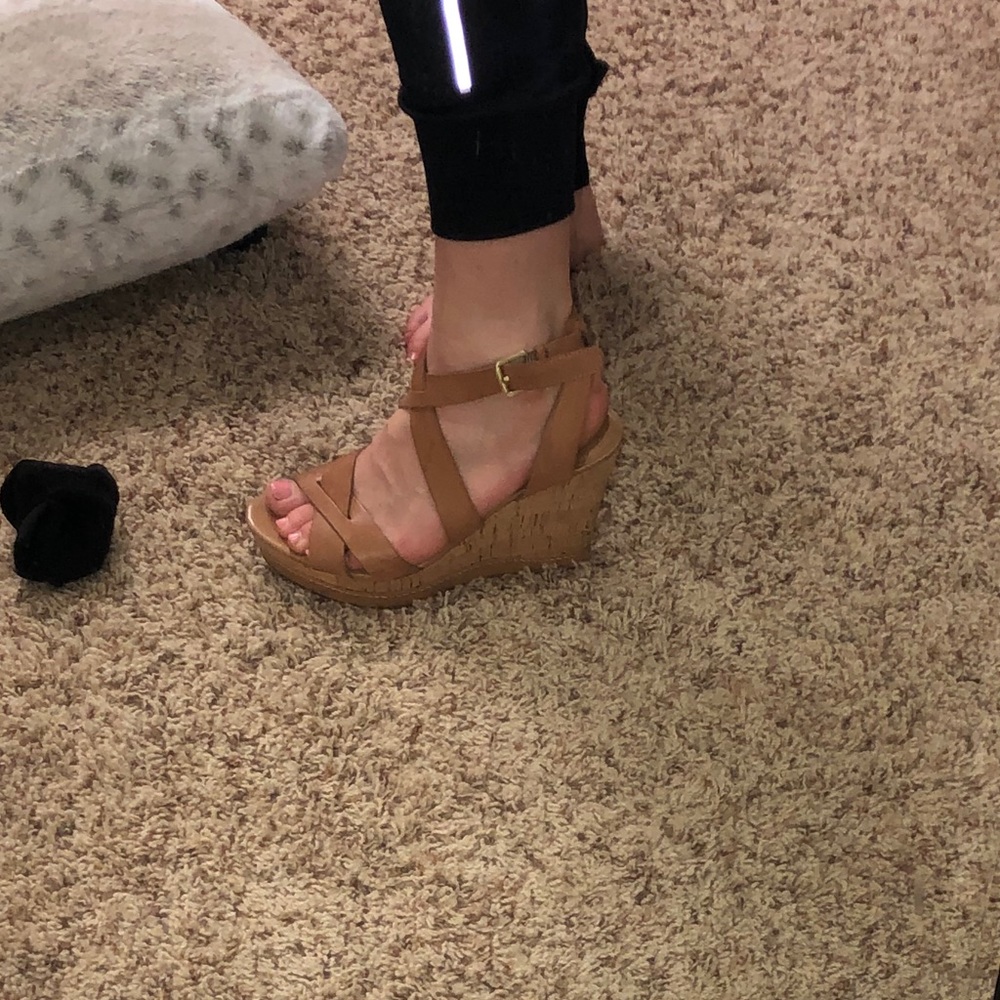 Tan wedges - Picture 3 of 5
